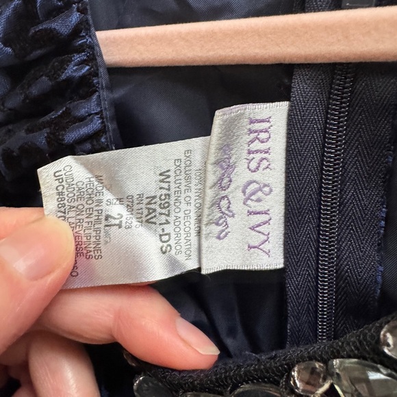 NWOT Iris & Ivy 2T Girls BlueTextured Short Sleeve Dress with Sparkling Neckline - Picture 4 of 5